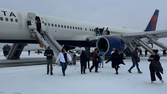 Delta 757 Aborts Takeoff, 208 Evacuate In Atlanta